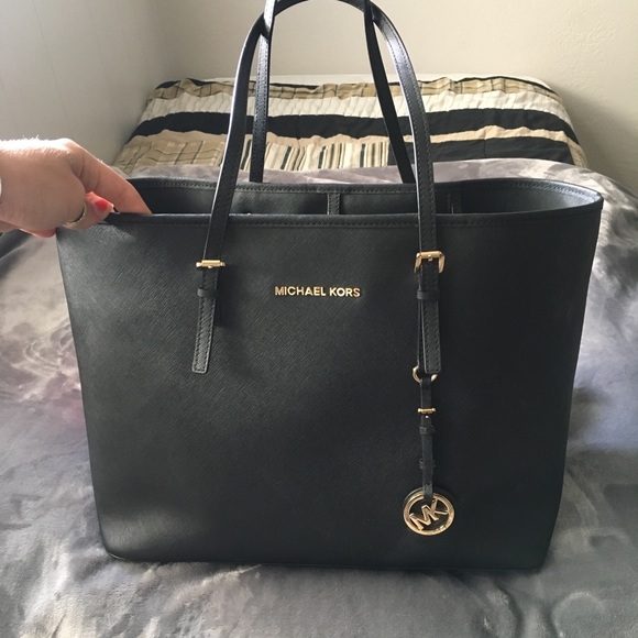 Michael Kors Handbags - Authentic Michael Kors Jet Set Travel Tote